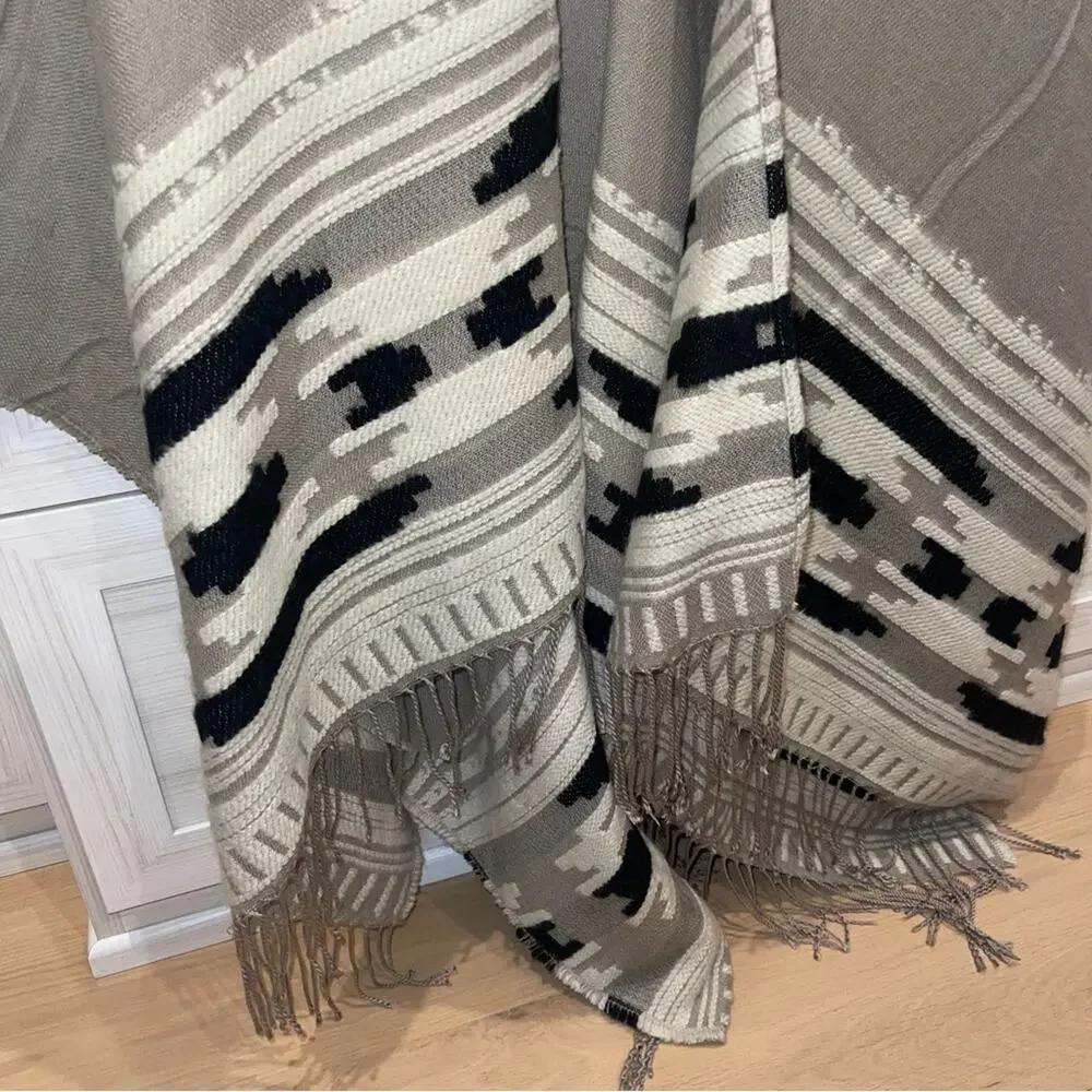 Vince Camuto Geometric Weave Taupe Cape/Poncho One Size